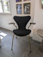 Fritz Hansen Arne Jacobsen 1996 Konferenzstuhl mit Armlehnen