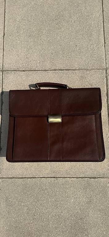 Valises & Sacs: Mallette en cuir  – D'occasion à Mont-sur-Lausanne par rom_2hp2