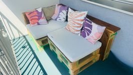 🌴 Balkon-Lounge aus Holzpaletten inkl. Kissen – ab CHF 1.–