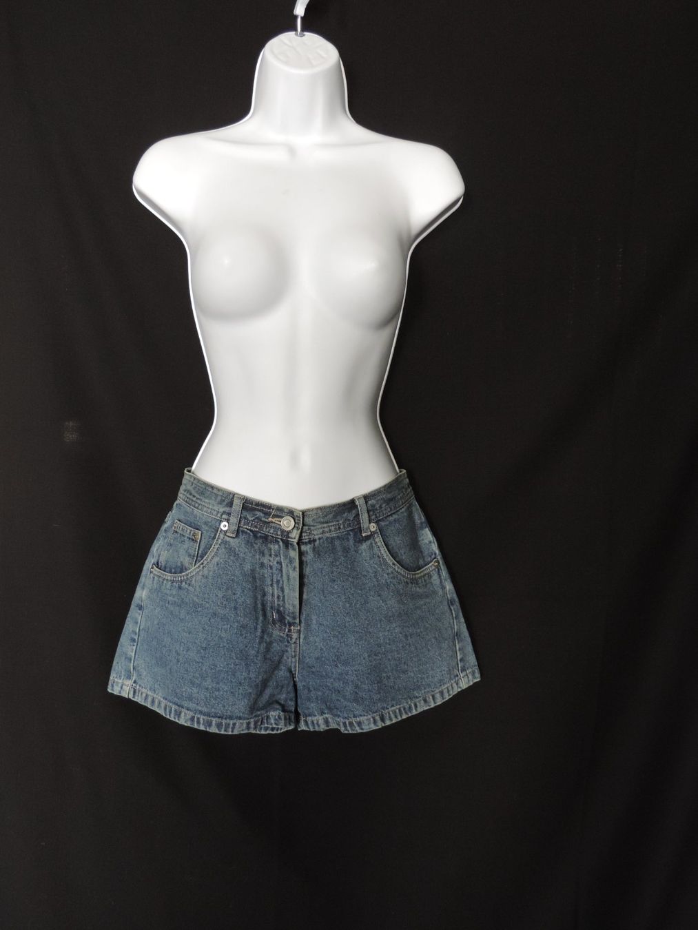 Pantaloni: short jeans bleu foncé – Usato da Genève venduto da Axelle333 2