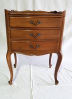 Französisches Tischli im Stil von Louis XV mit 3 Schubladen
