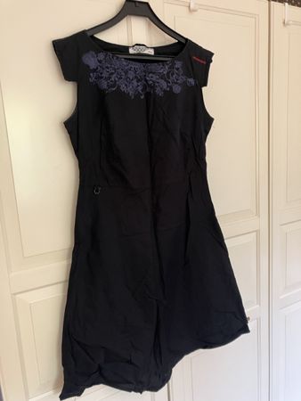 Schönes Sommerkleid von Skunkfunk, Grösse L, schwarz
