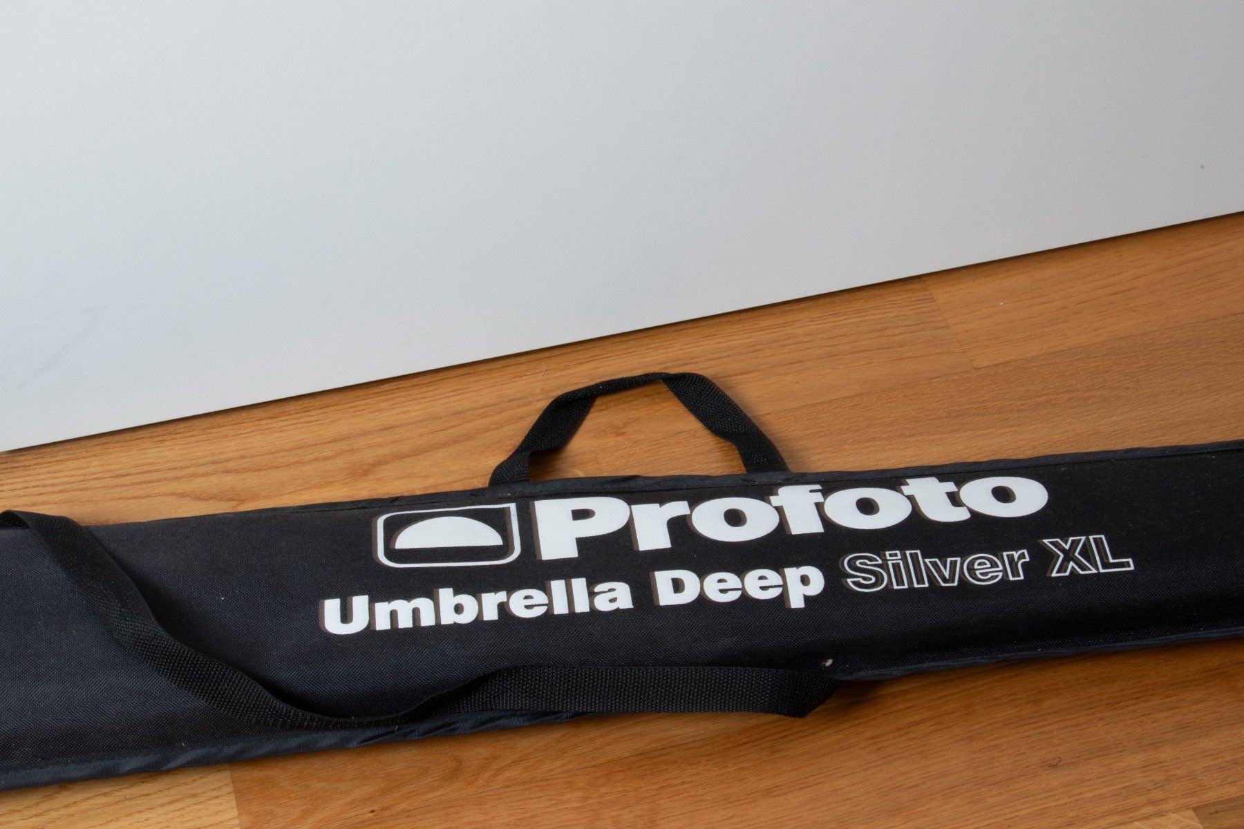 Profoto Flash: Profoto Umbrella Deep Silver XL Extra Large 165cm Silber – Usato da Emmen venduto da chromaton 2