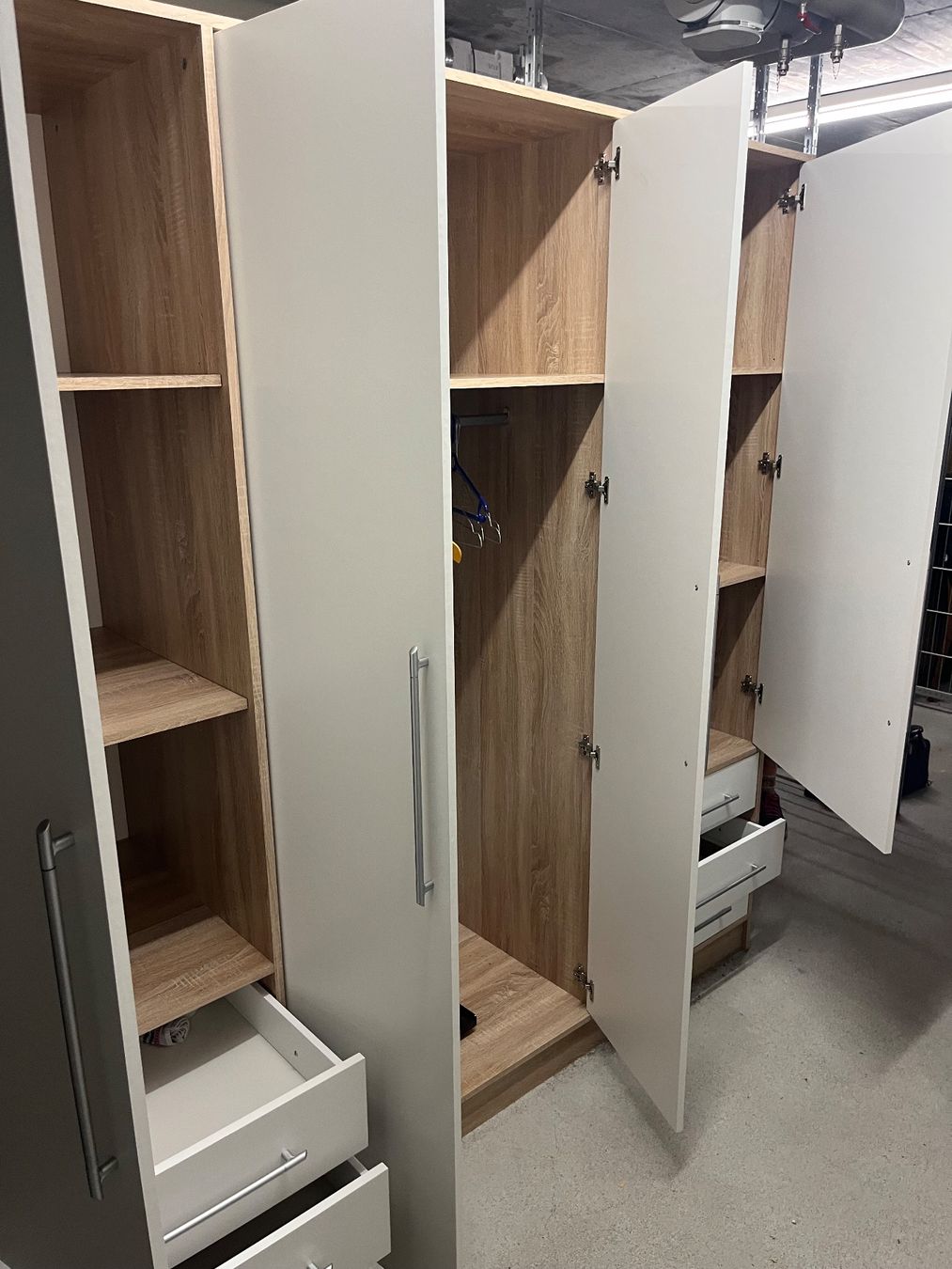 Armoires: Schrank 4 Türig – D'occasion à Allmendingen b. BE par juair 2