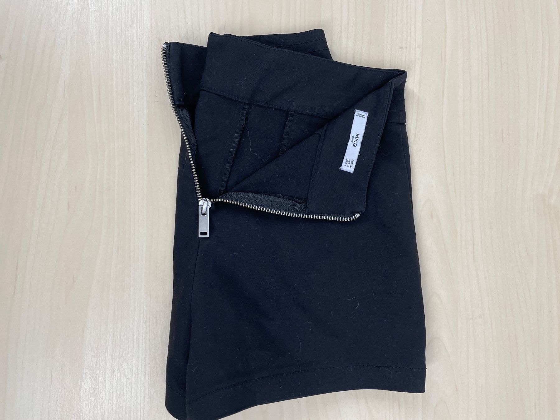 Hosen: MNG short noir 34 – Gebraucht aus Lausanne von PlusValue_Lausanne 2