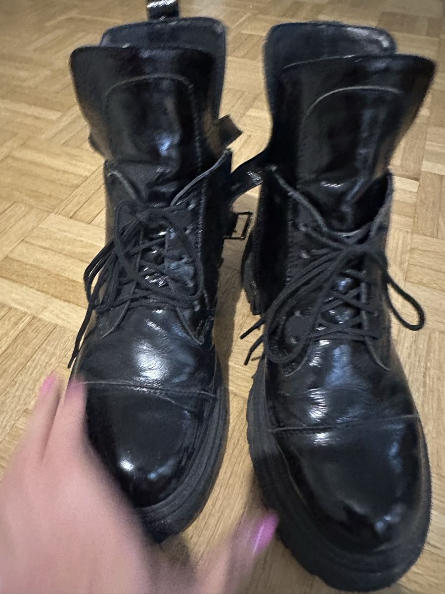 Scarpe da donna: Black Patent Chunky Platform Lace-Up Boots - Fall/Winter 39 – Usato da Genève venduto da alyonavinogradova 2