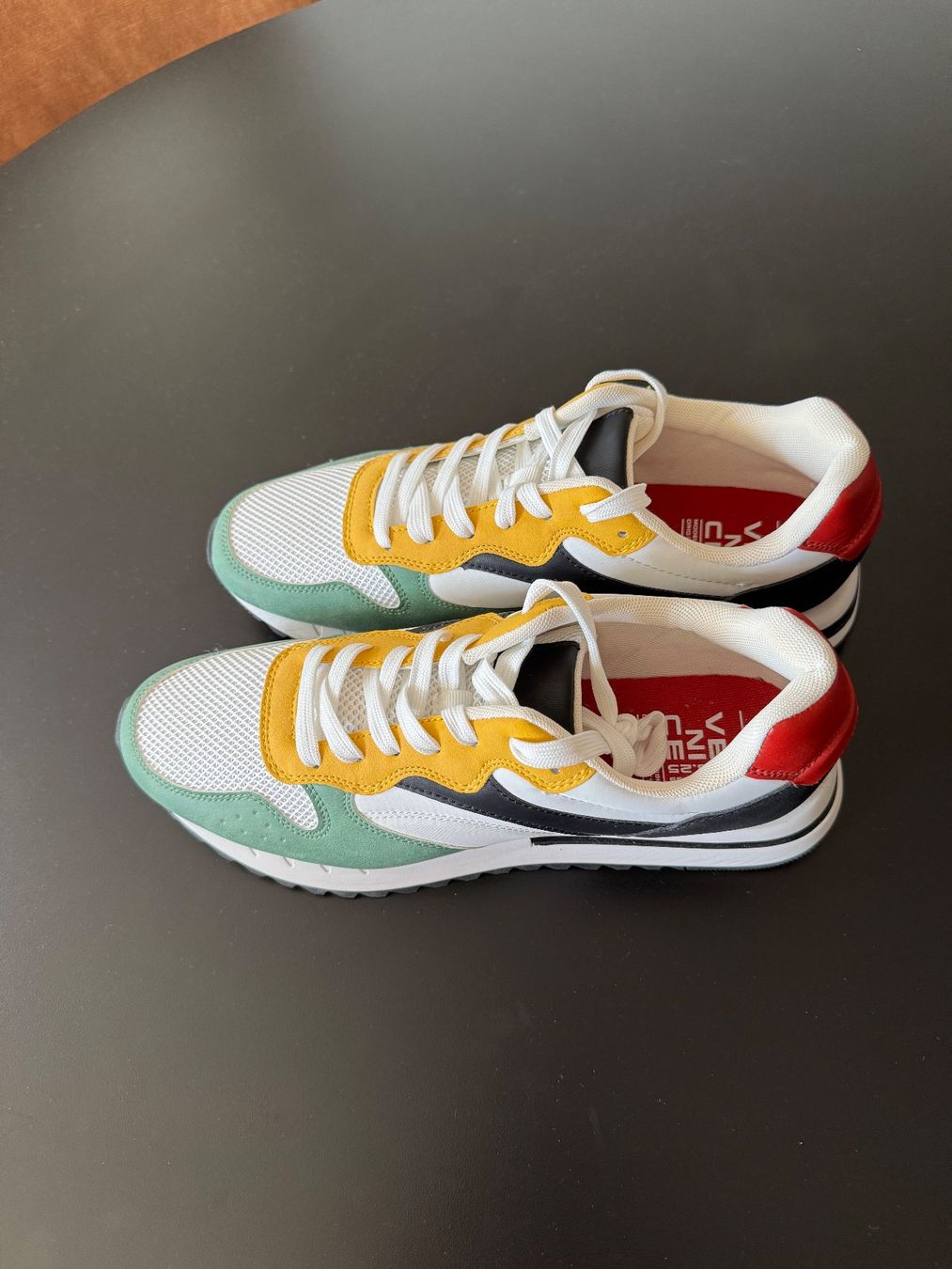T-Shirts: Sneaker VENICE, mehrfarbig, Grösse 44 – Neu und originalverpackt aus Zürich von Alpnach_ 1