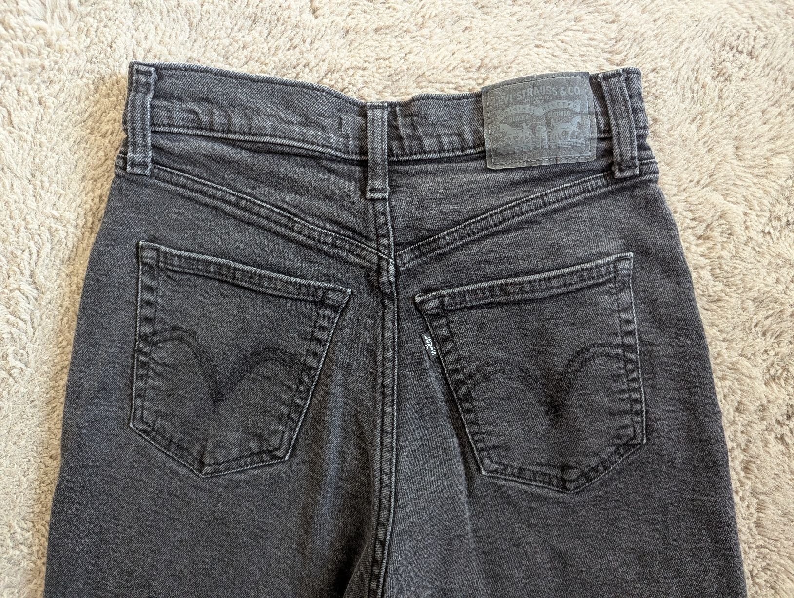 Levi's Jeans: jean Levi's 26 – Usato da Montreux venduto da dem_gyt9 3