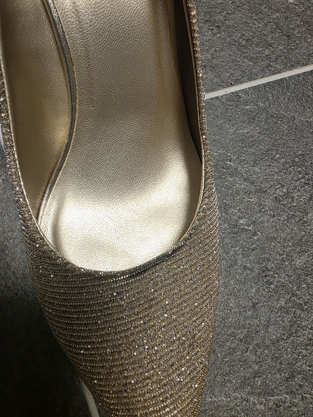 Scarpe da donna: Goldglitzernde Pumps Grösse 38  – Usato da Toffen venduto da ver_x68f 4