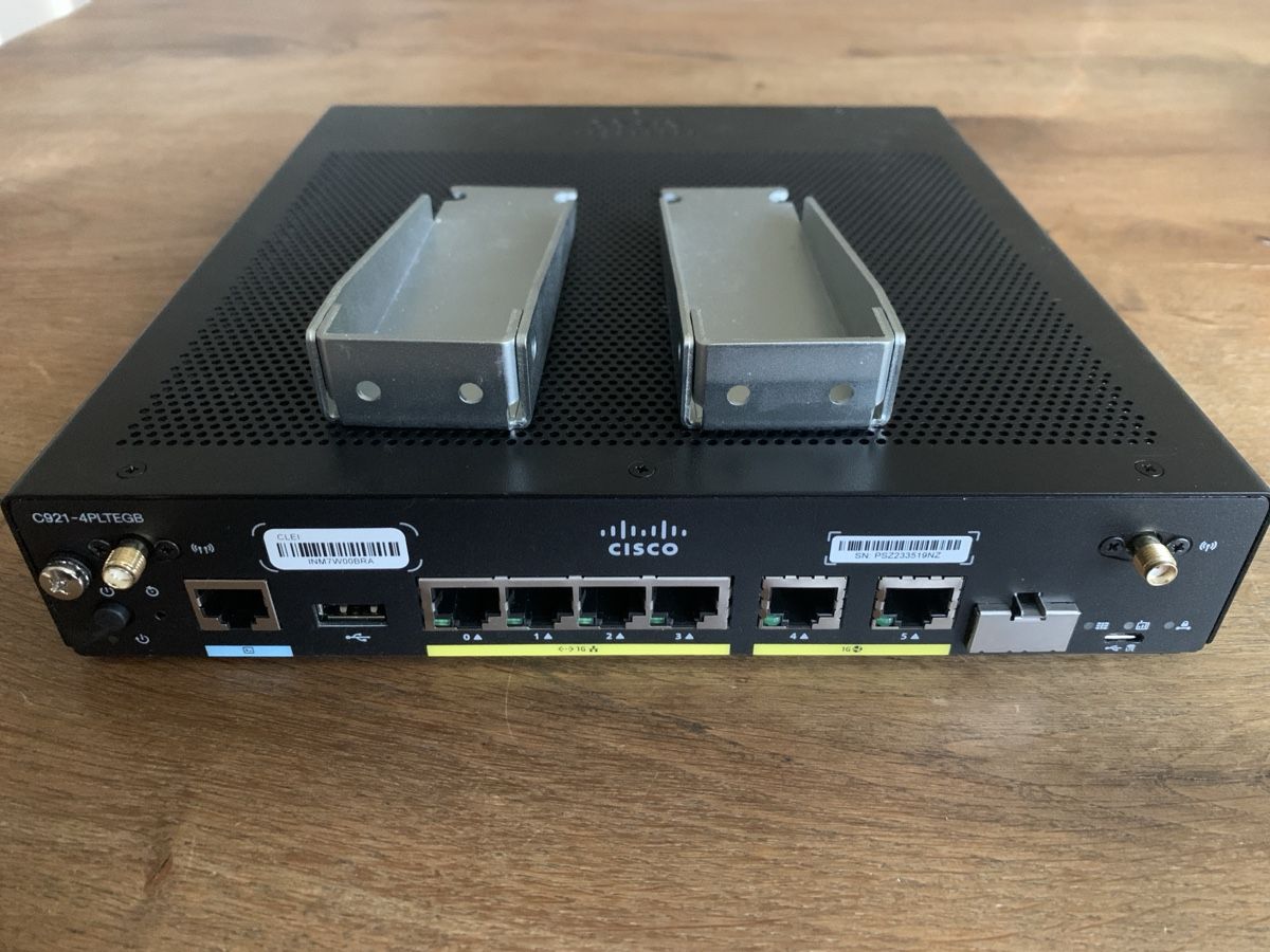 Cisco Modems & Router: Routeur Cisco ISR 900 C921-4PLTEGB – Neu (gemäss Beschreibung) aus Chardonne von 245308