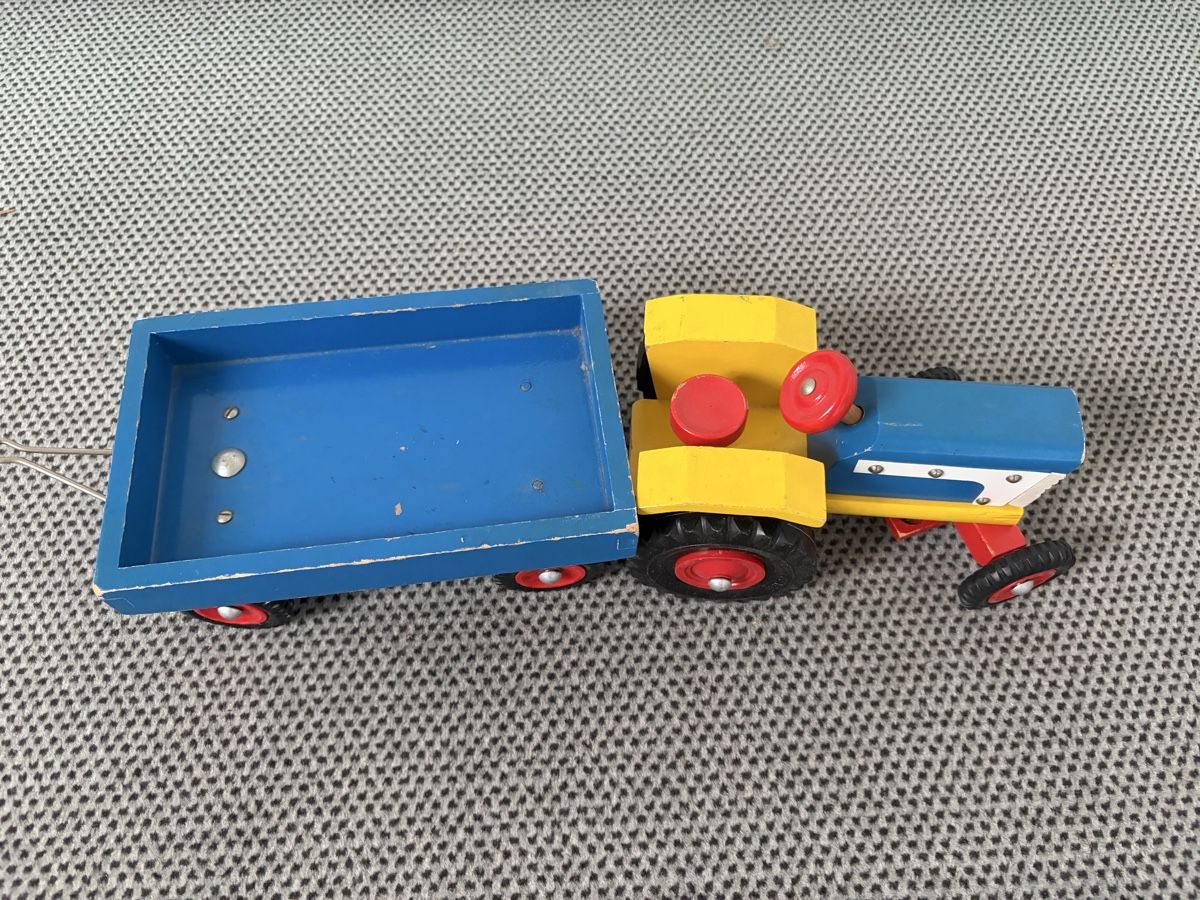 Giocattoli: Alter Kinder Holztraktor vintage – Usato da Uetikon am See venduto da Winnieclaudia 1