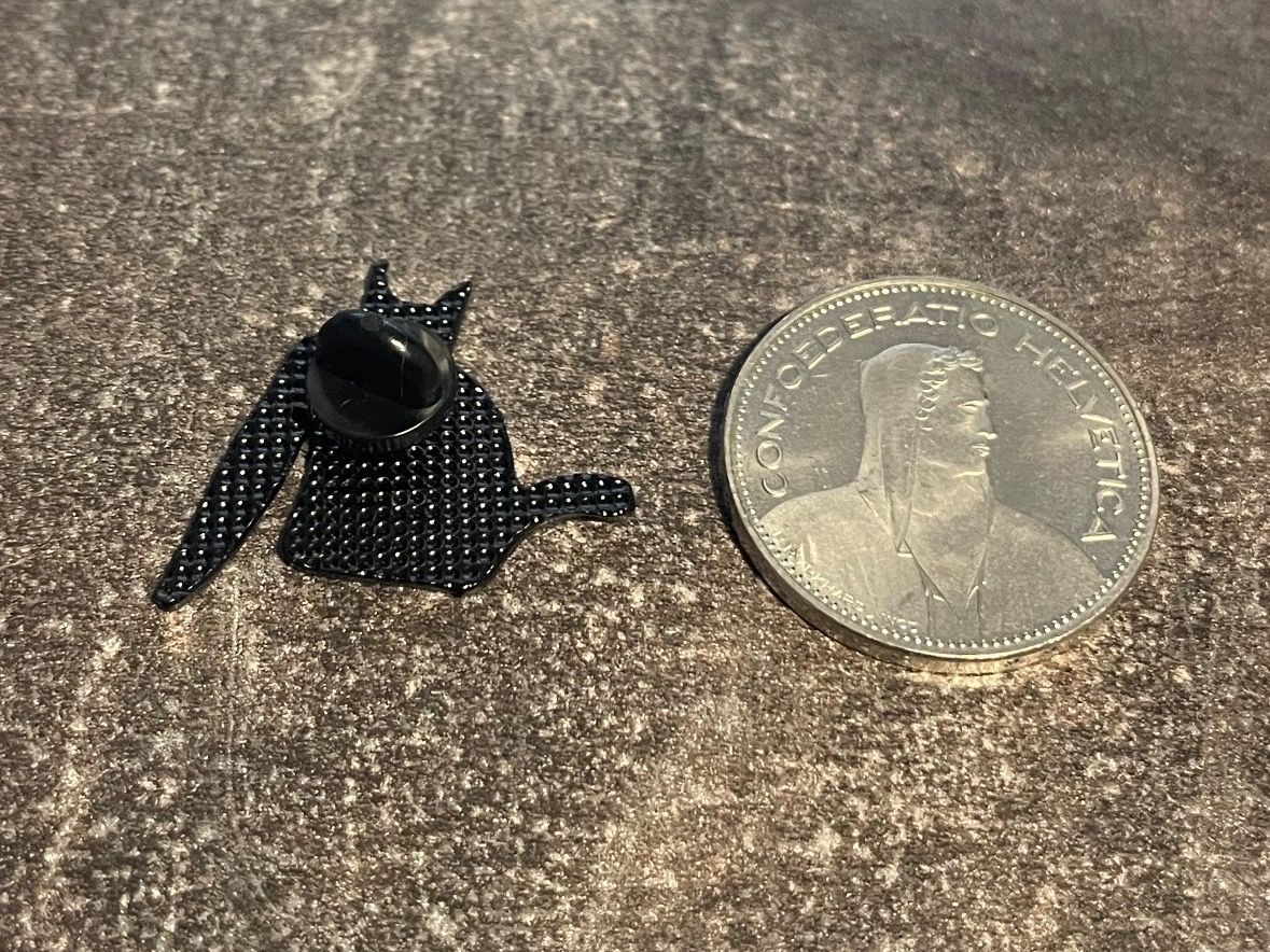 Plaquettes & Badges: Cat with a Knife Pin – D'occasion à Biel/Bienne par bas_c8yf 2