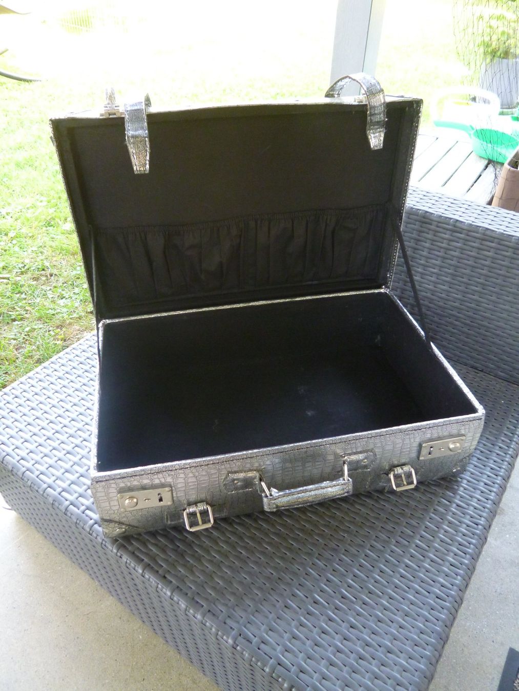 Valises de voyage: silbriger Koffer   speziell – D'occasion à Dättlikon par Mamakuga 4