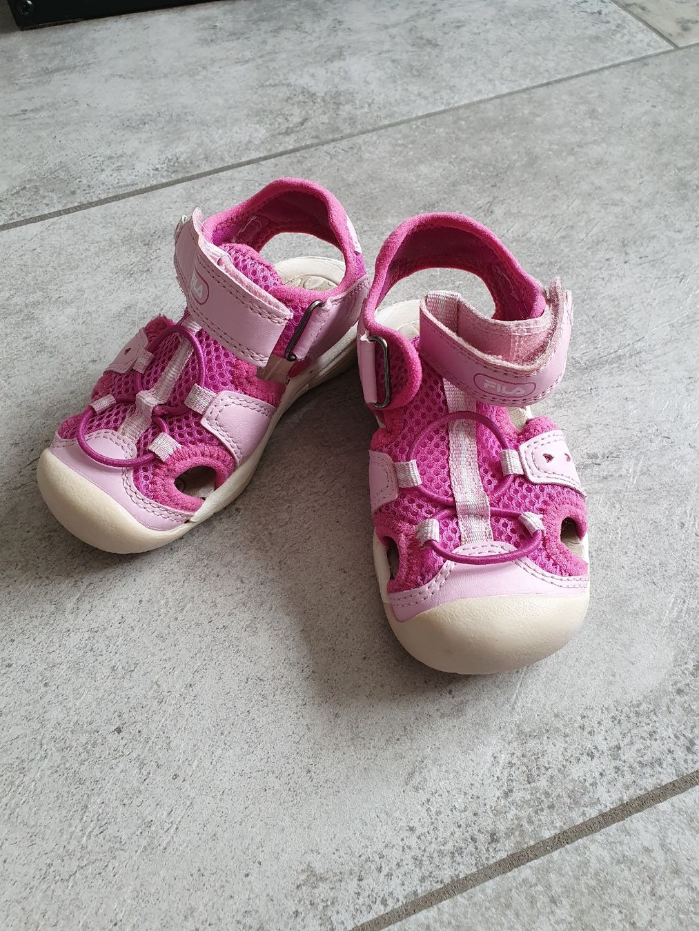 Fila Scarpe per ragazzi: Sandales Fila taille 23 – Usato da Le Noirmont venduto da Guiguiguette