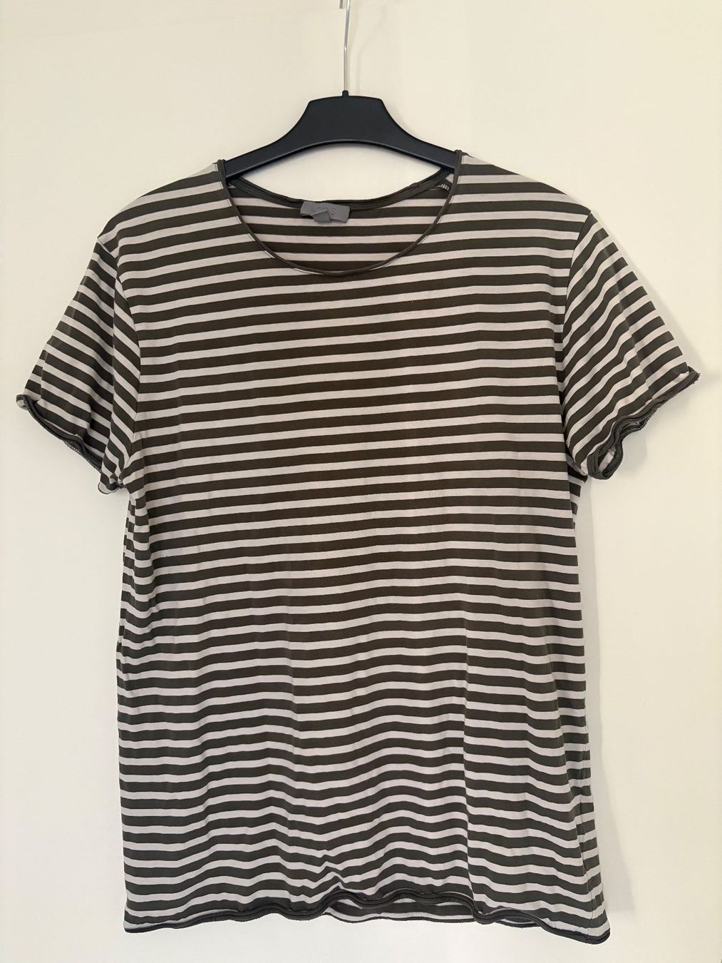 Cos T-shirt: COS T-shirt - Size M – Usato da Muzzano venduto da Sidney_3
