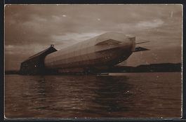 AK Zeppelin auf dem Wasser