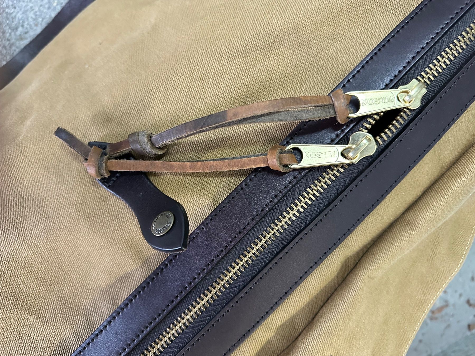 Valigie: Filson Rolling Duffle Bag - Size Large - Dark Tan – Usato da Luzern venduto da sca_m7cs 8