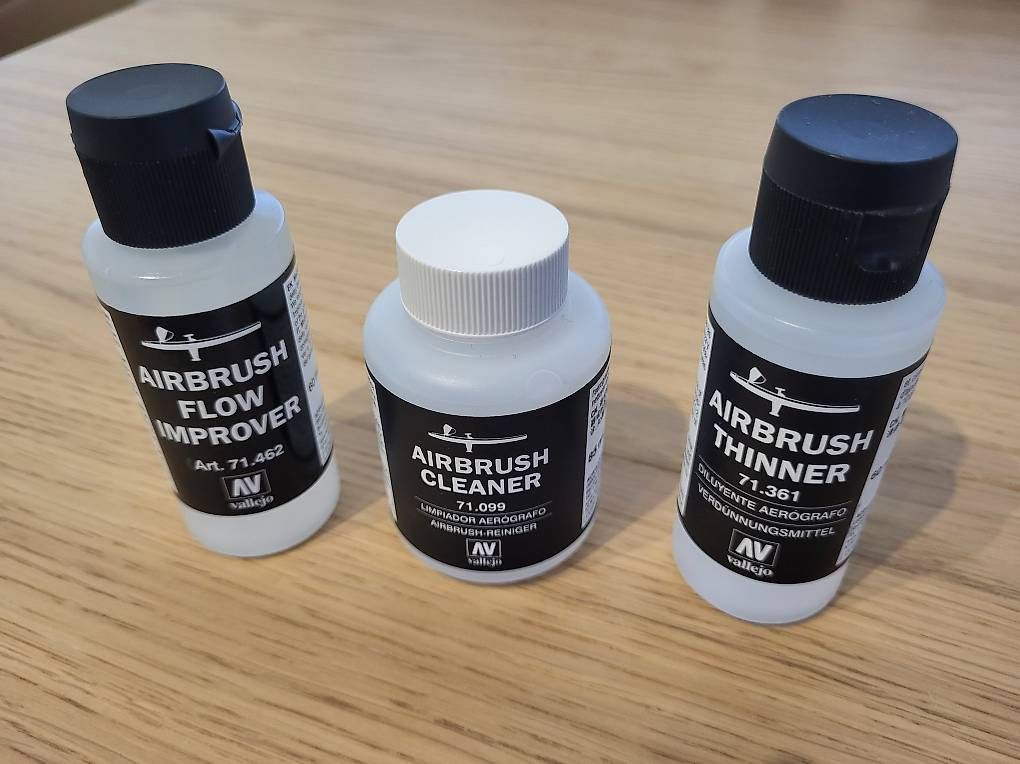 Farben: Vallejo Farb-Set & Airbrush-Mittel – Gebraucht aus Jonen von Nabla31415 1