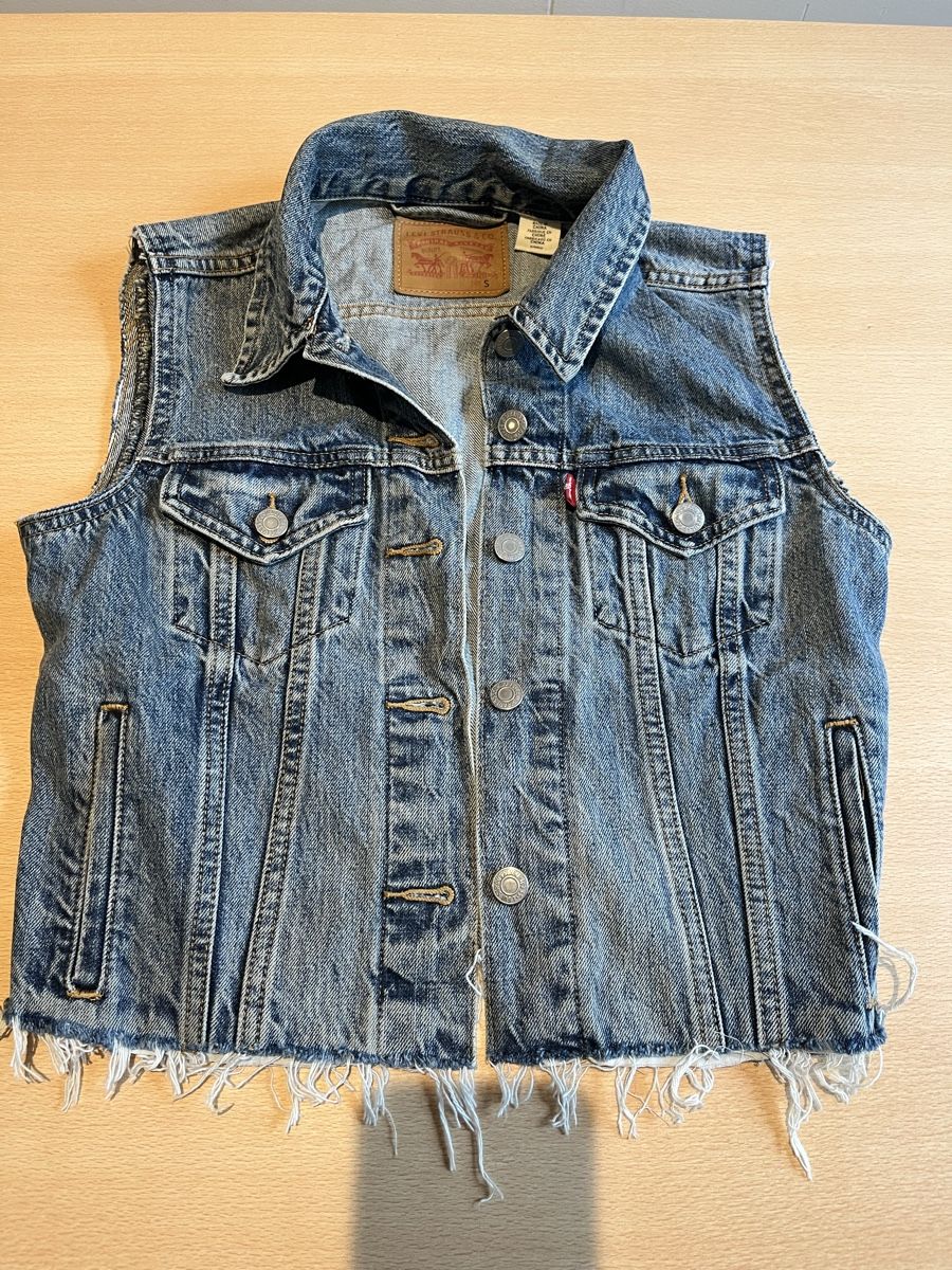 Levi's Giacche: Veste jeans sans manche Levi Strauss taille S – Usato da Romont FR venduto da cat_j6ww