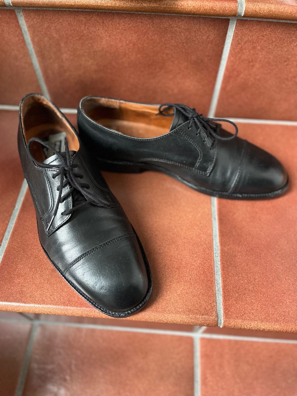 Scarpe da uomo: Scarpa in cuoio in ottimo stato – Usato da Davesco-Soragno venduto da dai_925z 1