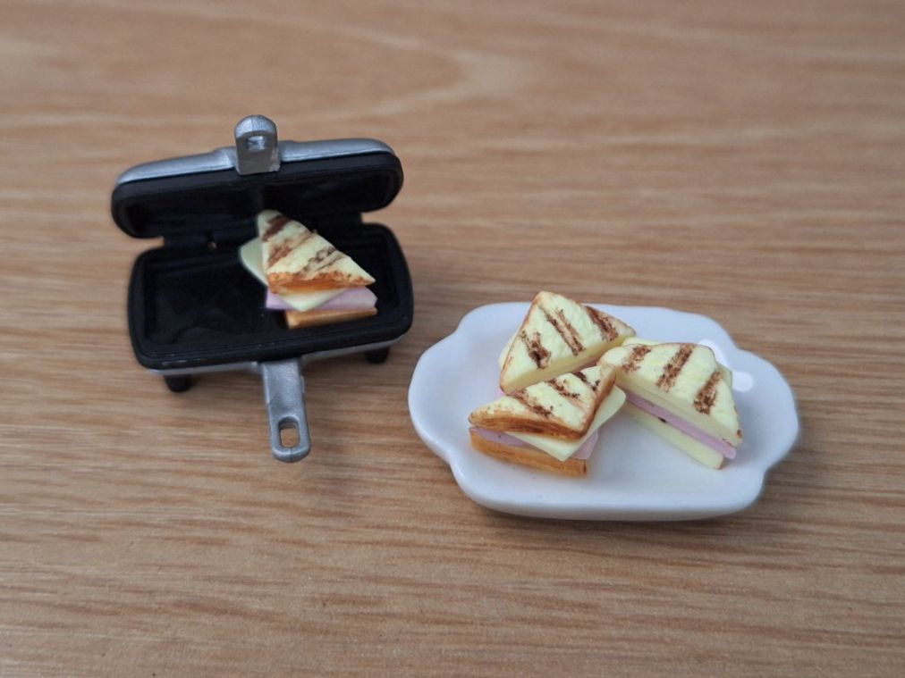 Case e mobili per bambole: Puppenhaus Grill Sandwich Set – Nuovo (secondo la descrizione) da Zürich venduto da HandmadeTinyFood 3