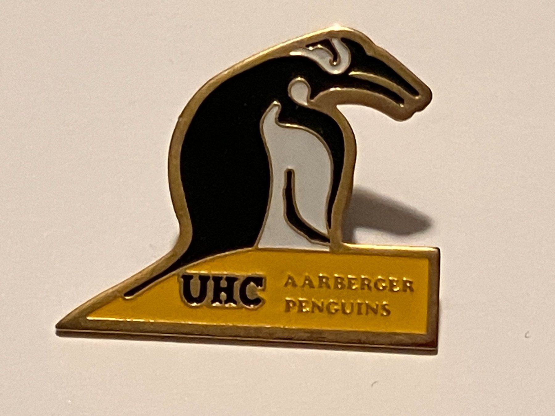 Plaquettes & Badges: 1 Pin UHC Aarberger Penguins – D'occasion à Basel par djwwpp
