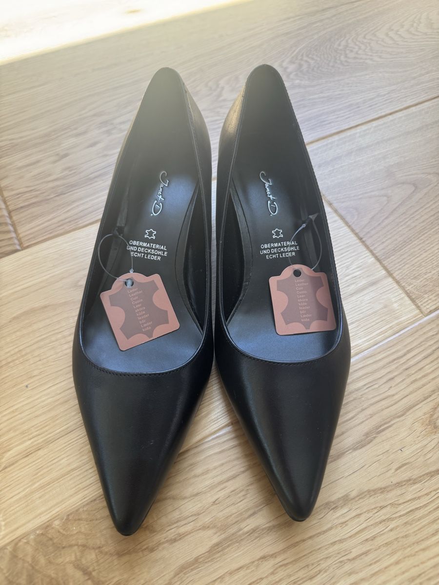 Scarpe da donna: NEW Leather Black Pumps 37 size – Nuovo e nell'imballaggio originale da Neuchatel venduto da Mia_G
