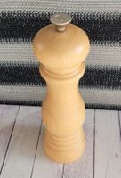 Ab 1.- Neuwertig Le Creuset Salzmühle Holz 