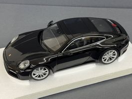 Porsche 911 992 Carrera 4S Dealer Minichamps 1:18