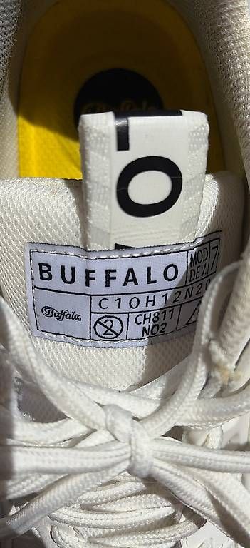 Chaussures femmes: Baskets Buffalo blanche taille 40 – D'occasion à Prilly par ayl_v7wd 1