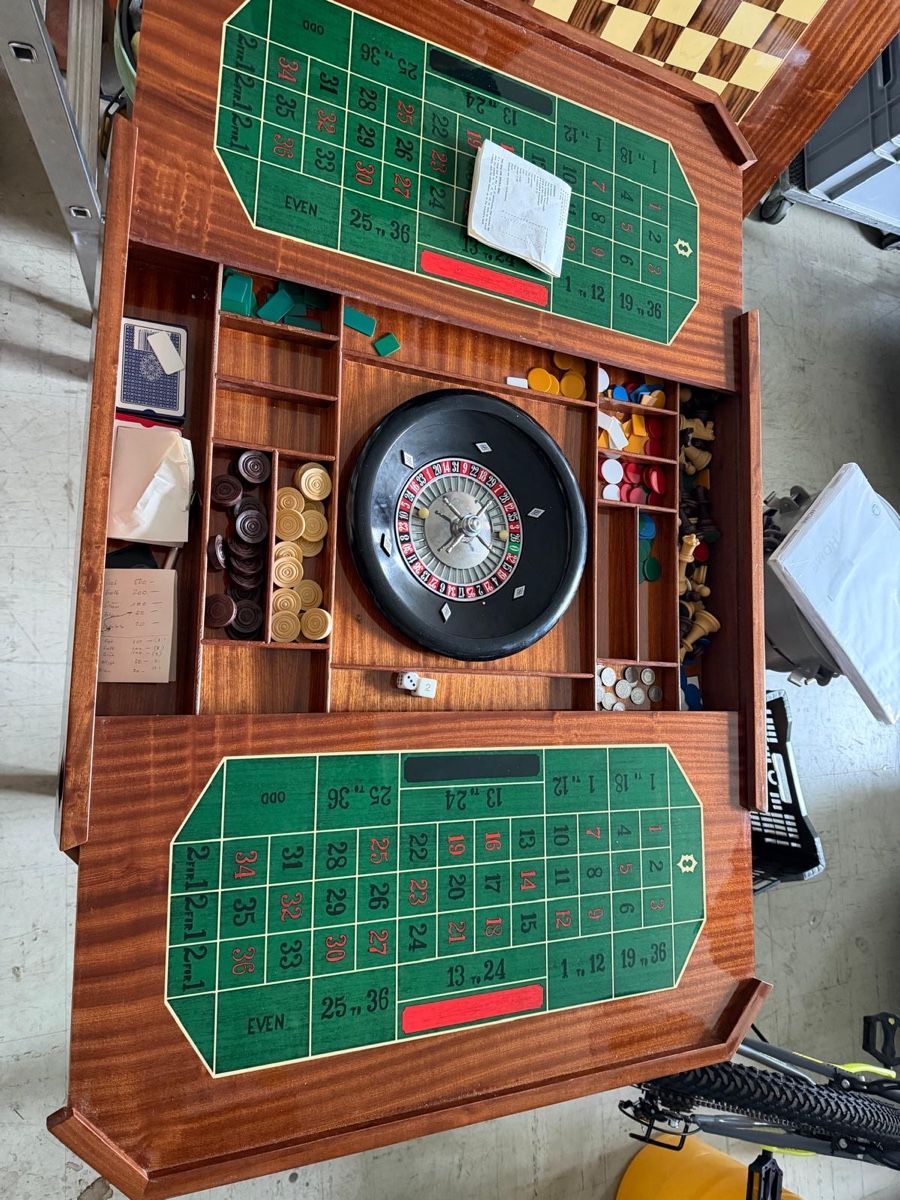 Tische: Spieltisch mit Roulette, Schach und Backgammon Einlage – Gebraucht aus St. Gallen von ima_h6l9