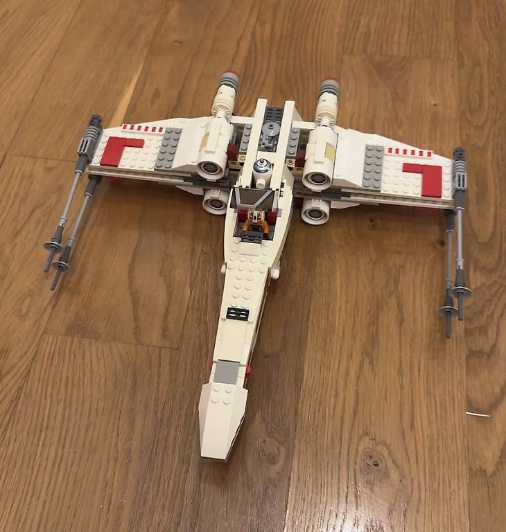 Jouets: LEGO Star Wars 9493 X-Wing Starfighter – D'occasion à Gland par Cachou106 2