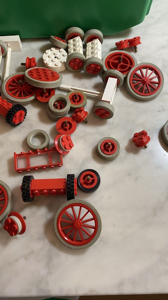 Lego Spielzeuge: LEGO Technic mit vielen Rädern & div. Steinen – Gebraucht aus Glattpark (Opfikon) von anywaya23 2