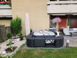 Whirlpool mit Rattan Umrandung