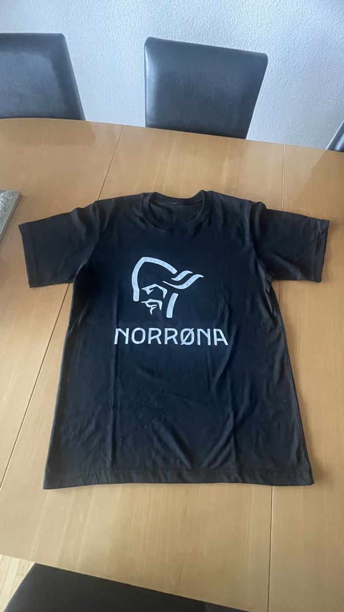 Norrøna T-Shirts: Norrona Shirt kurzarm Medium – Neu (gemäss Beschreibung) aus Küssnacht am Rigi von Bigwavesurfer