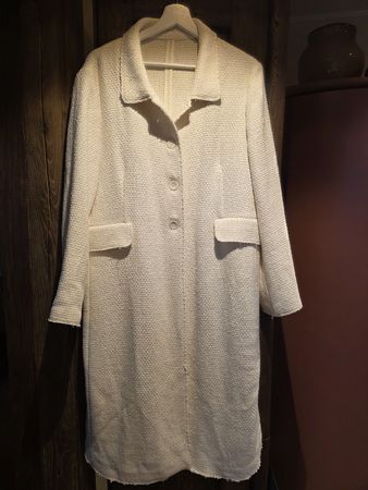 Schicker Bouclé-Mantel in Weiss von Zara, GR 42 - NEU
