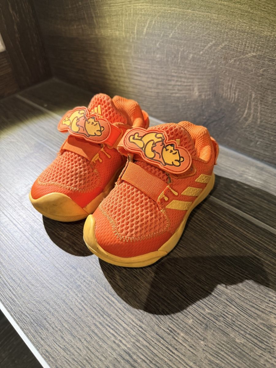 Adidas Scarpe per ragazzi: Adidas Winnie The Pooh nr.22 – Usato da Sigirino venduto da RamonaLamboo
