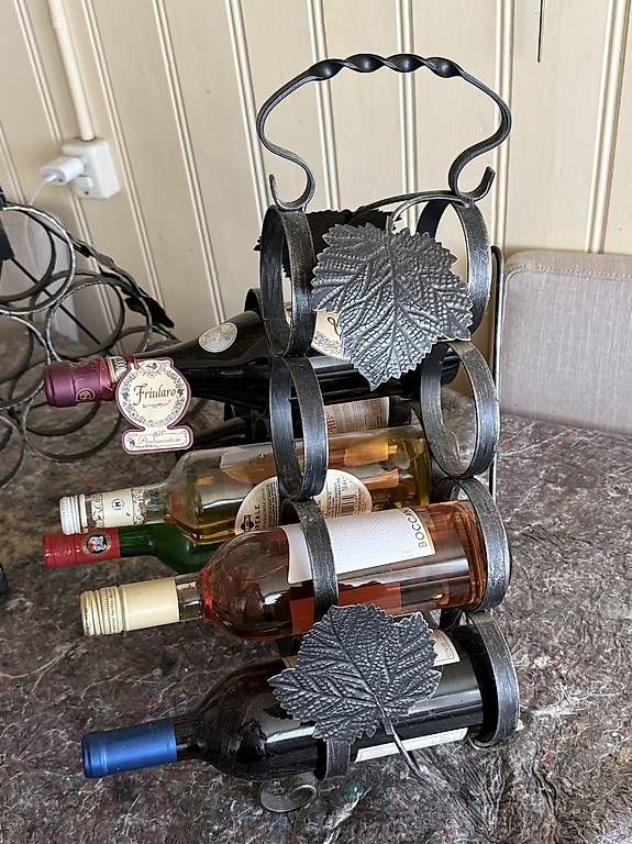 Etagères & Armoires à vins: Massive schmiedeiserne Weinhalter – D'occasion à Siebnen par rocardo 2