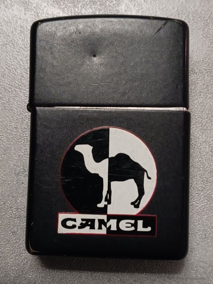 Zippo Feuerzeuge: ZIPPO Camel – Gebraucht aus Cernier von Jezoner