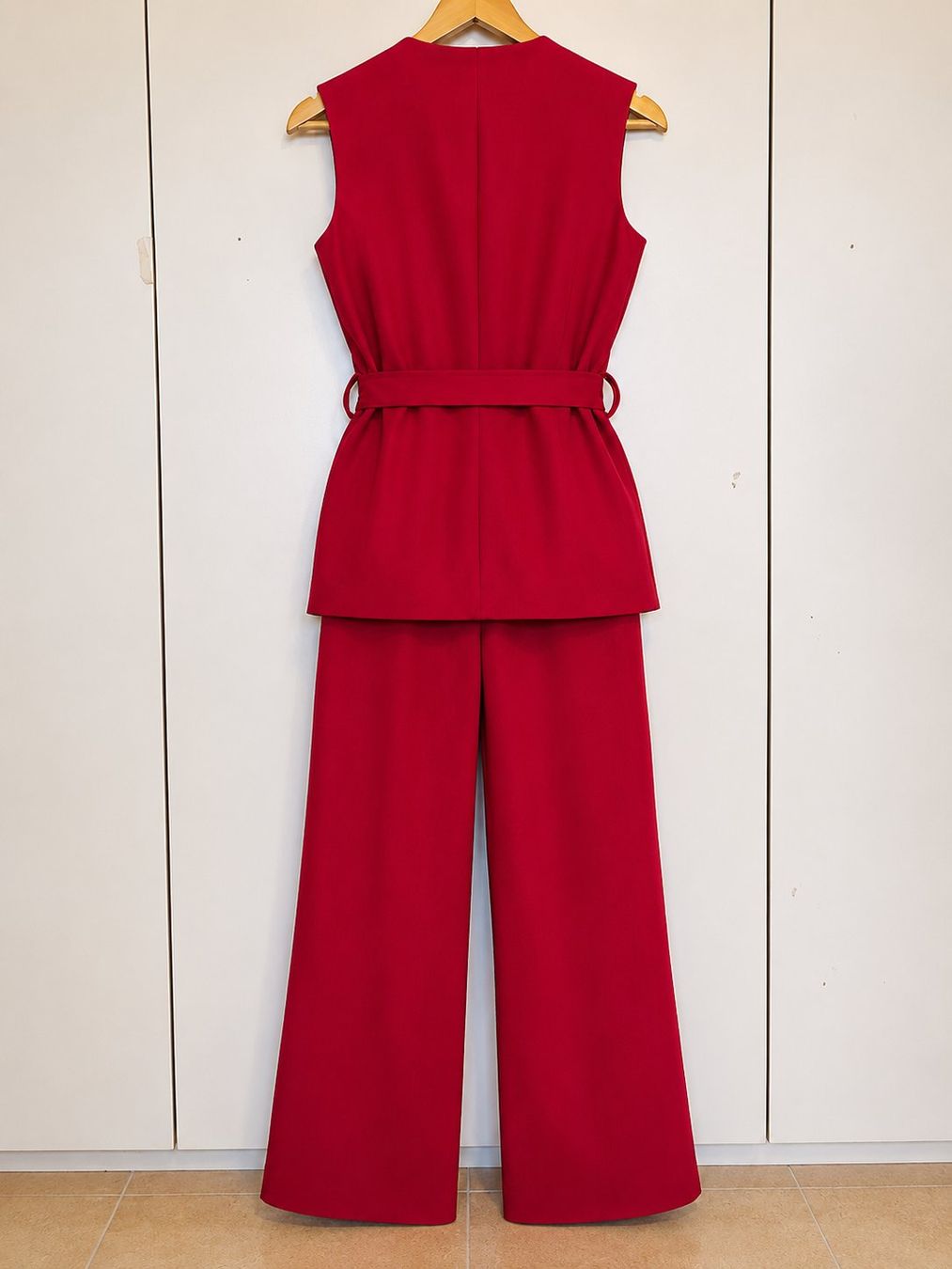 Completi & Tailleur: Completo elegante rosso 💖 – Nuovo e nell'imballaggio originale da Lugano venduto da solowolford 1