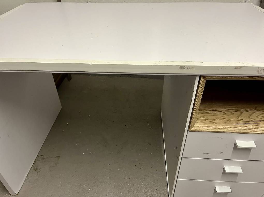 Tavoli: Gratis stark gebrauchter Werktisch – Usato da Sargans venduto da sve_w8tj 4