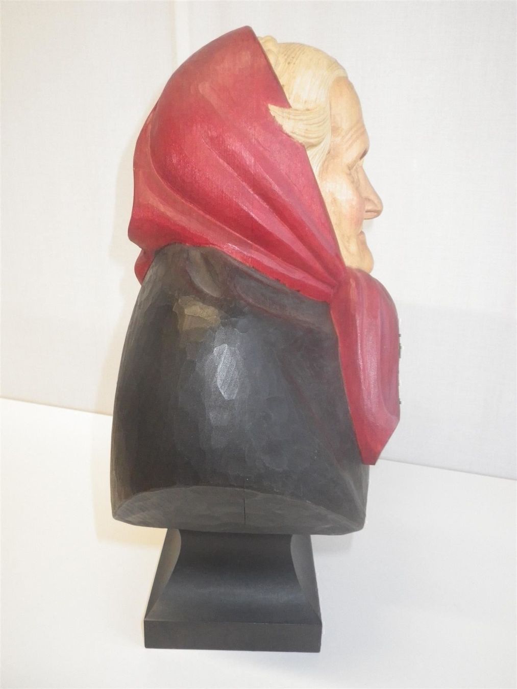 Sculptures & Statues: geschnitzte Büste alte Frau – D'occasion à Brienz BE par P.Edelweiss 1