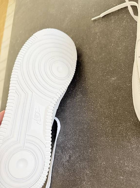 Scarpe da uomo: Nike Air Force – Usato da Basel venduto da alu_l9s8 4