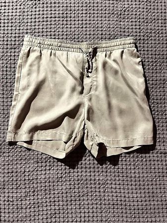 Short beige casual en tissu léger