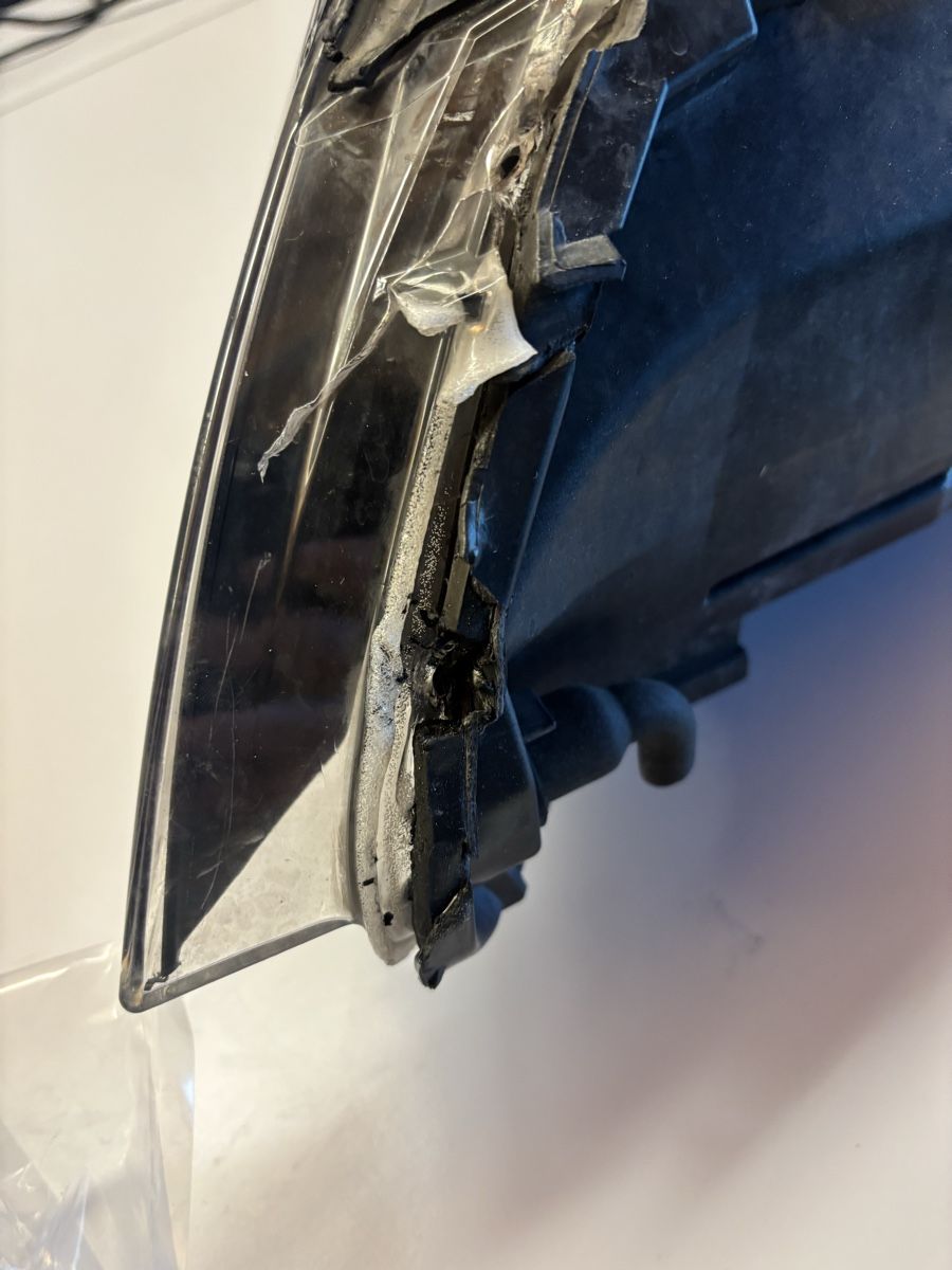 BMW Fari: BMW E60 LCI Scheinwerfer Xenon defekt – Difettoso da Triesen venduto da tobia1288 9
