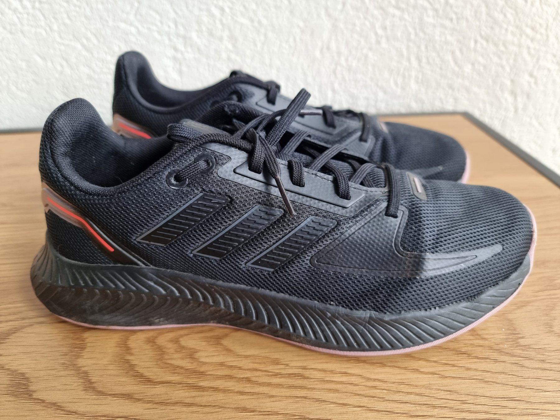 Adidas Chaussures hommes: Adidas Schuhe gr 39 – D'occasion à Interlaken par NataliiaS