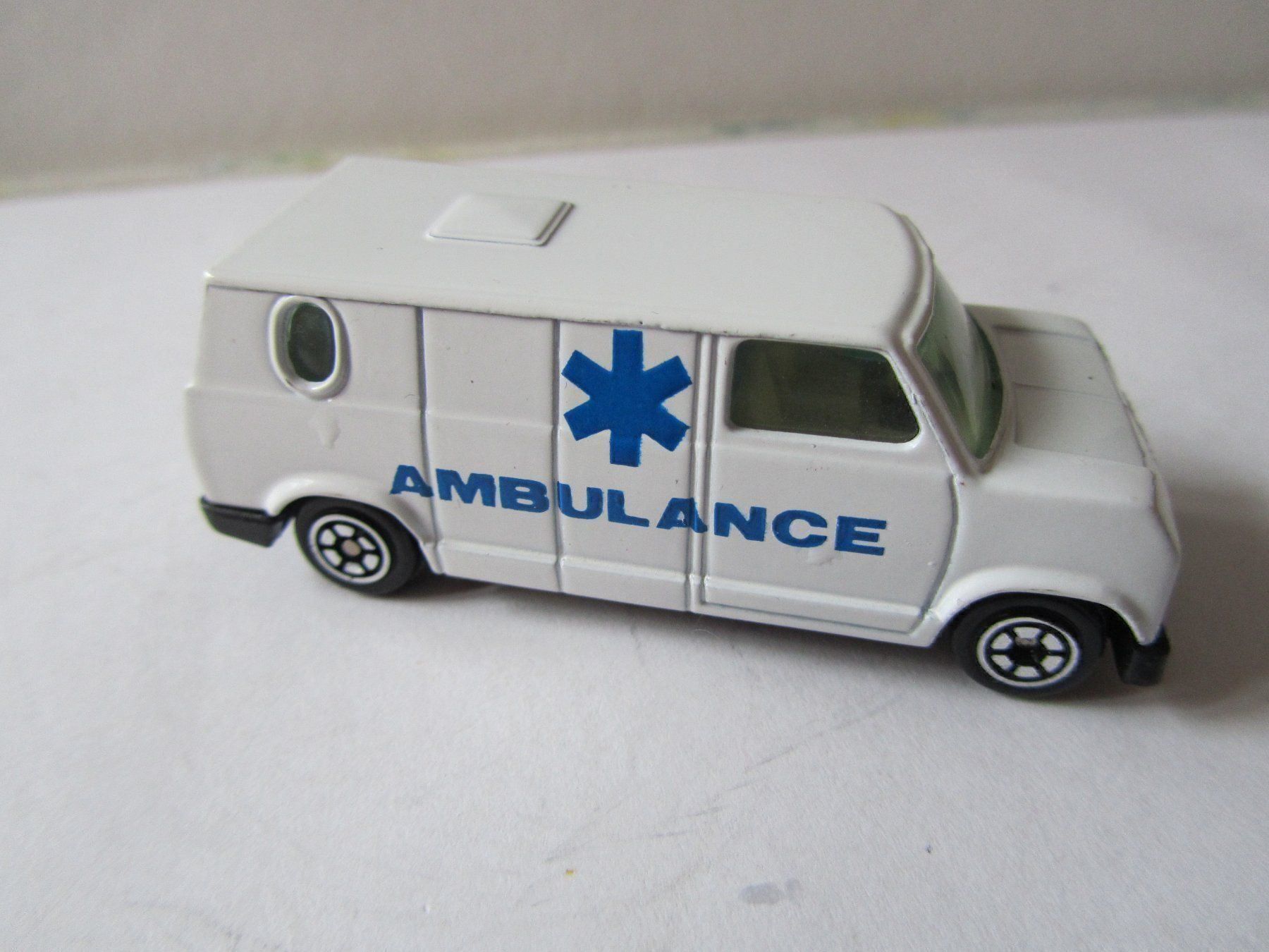 Modellini d'auto: US Van Ambulance, made in China – Usato da Weiningen ZH venduto da dietsch57 2