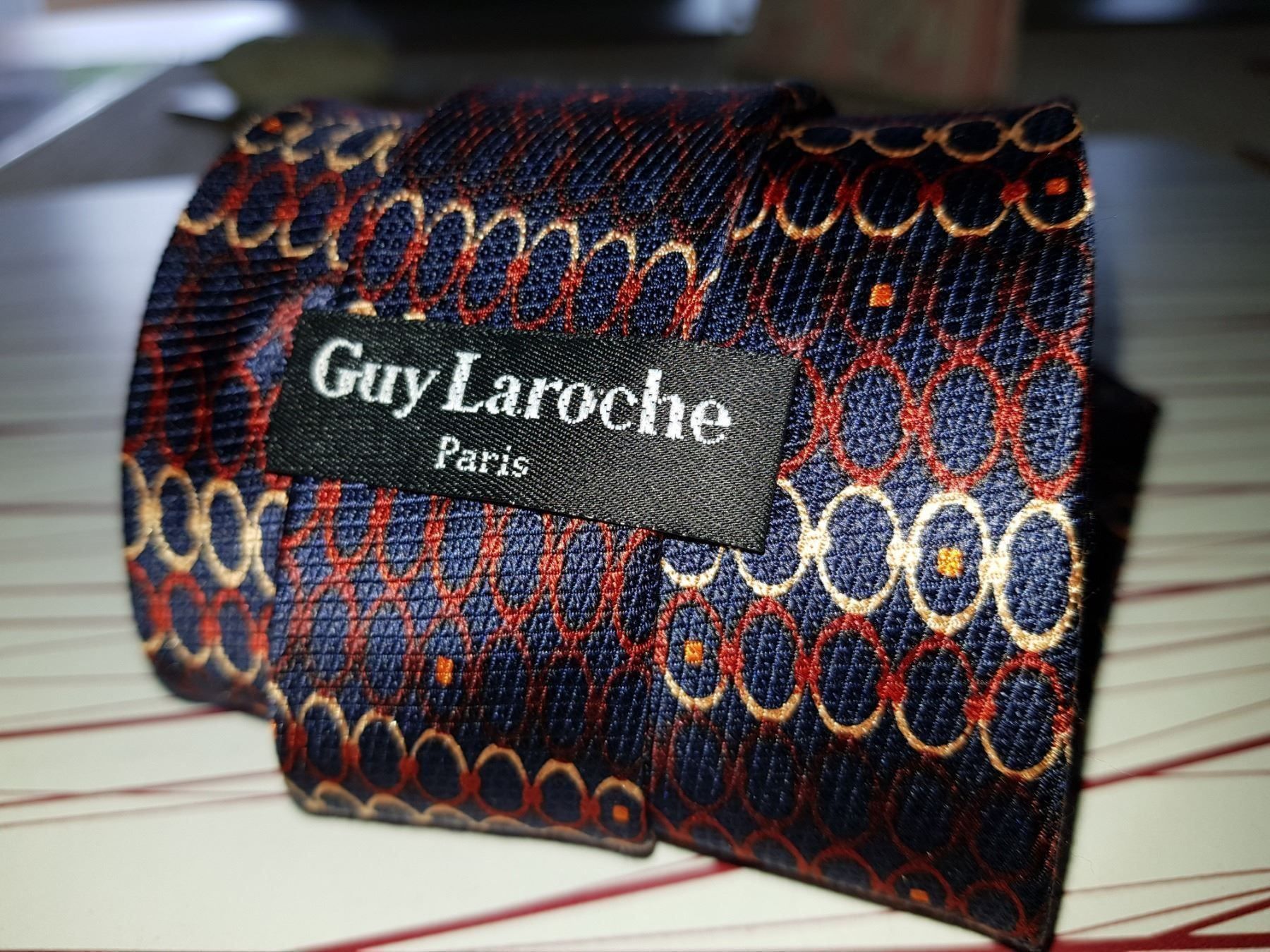 Cravatte: Cravate en soie/Seiden Krawatte  GUY LAROCHE – Usato da Cossonay-ville venduto da Super-Price-Quality 8