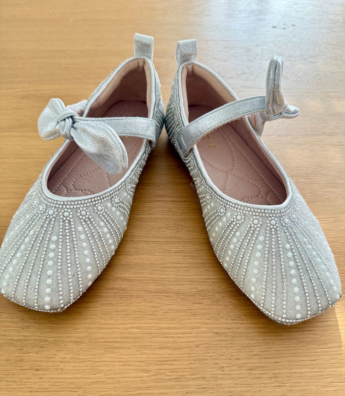 Schuhe für Mädchen: Silver Sparkly Bow Shoes - Children's – Gebraucht aus Zollikerberg von MK-13 1
