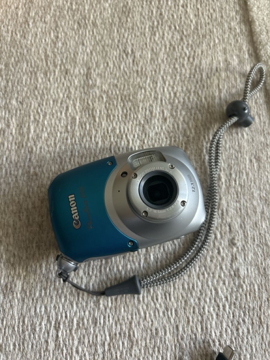 Canon Kamera: Canon PowerShot D10  – Defekt aus Bern von sar_fr7f